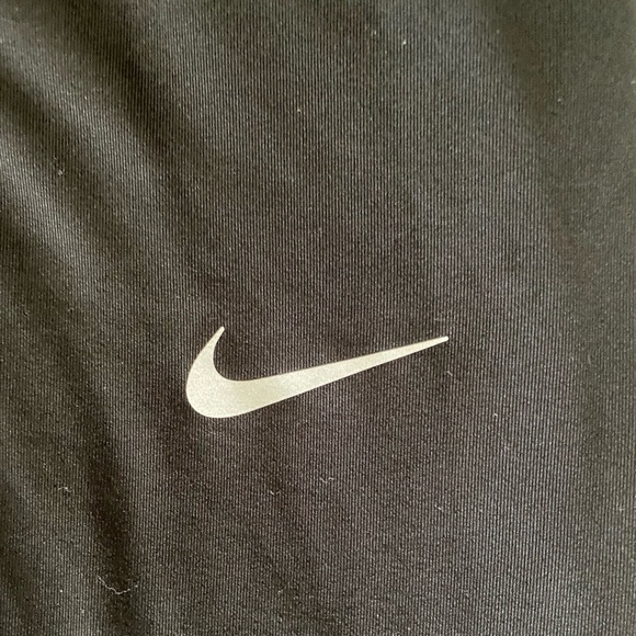 Nike women’s workout crop legging - Picture 4 of 5